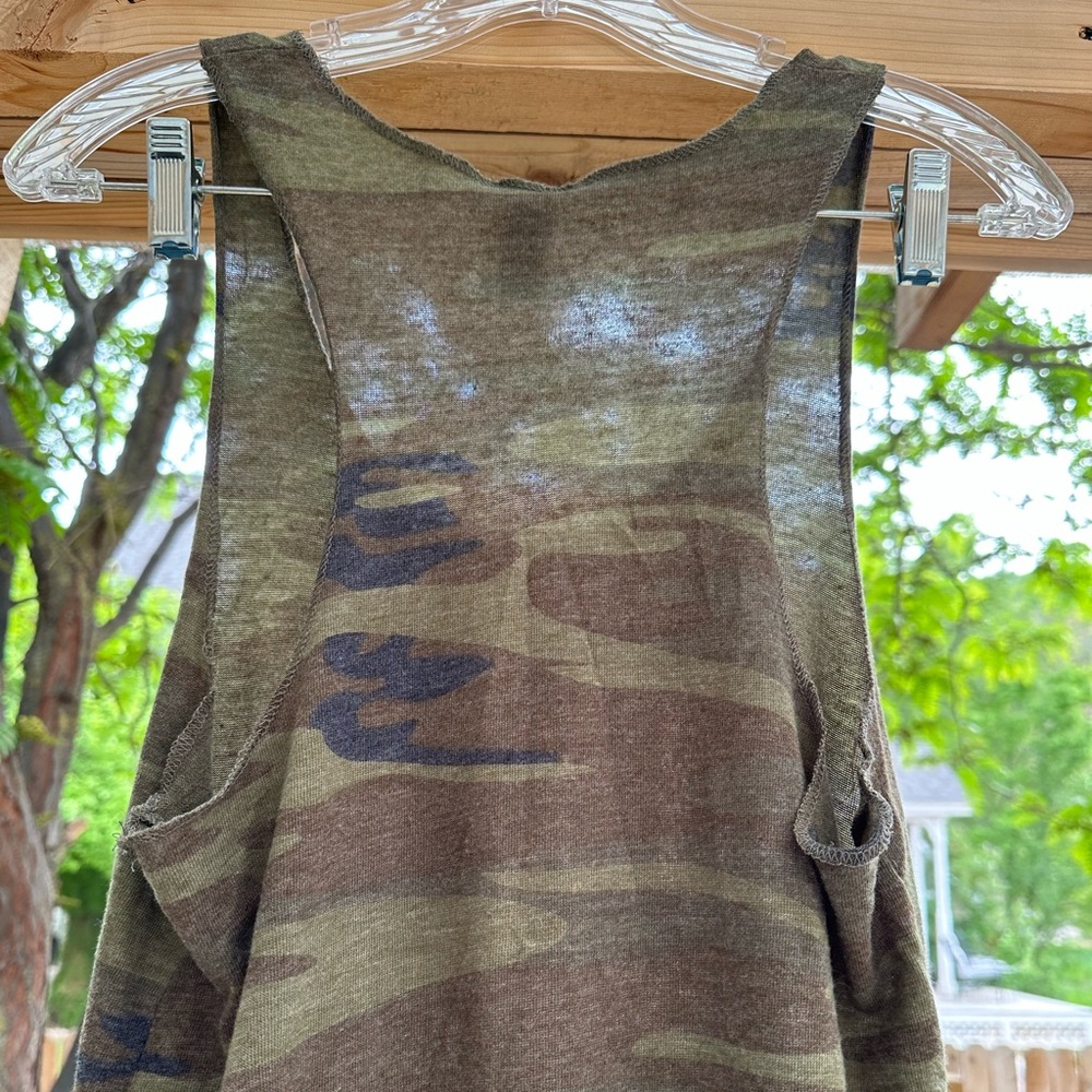 NWOT Nebraska Cornhuskers Huskers Camo Bedazzled Glitter Embellished Tank medium - Picture 3 of 16